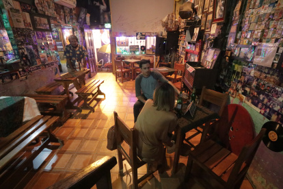 La Taberna es uno de los espacios más conocidos de Las Peñas. Siempre permanecía lleno, con vida. Hoy, la realidad es otra.