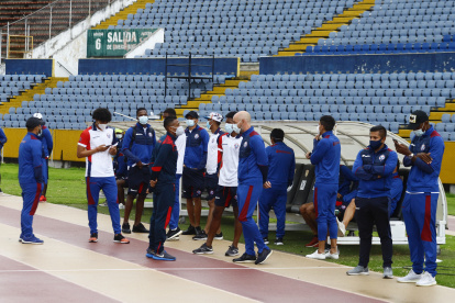 Los jugadores de Olmedo llegaron al estadio Olímpico Atahualpa pero no saltaron a la cancha