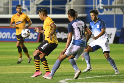El primer 11 de Barcelona del 2021 debutando en el estadio Jocay de Manta.