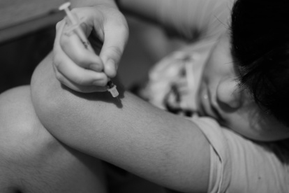 Sergio aprendió a colocarse la insulina él solo.