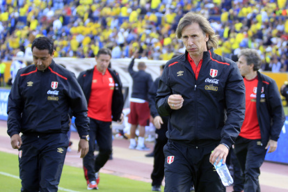 La selección peruana, comandada por Ricardo Gareca (d), ha perdido 3 de los 4 partidos disputados hasta ahora en las Eliminatorias 2020.