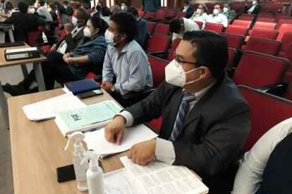 Diligencia. El fiscal Eduardo Díaz, de la Unidad de Fedoti, acudió a la audiencia de delincuencia organizada contra 16 personas.