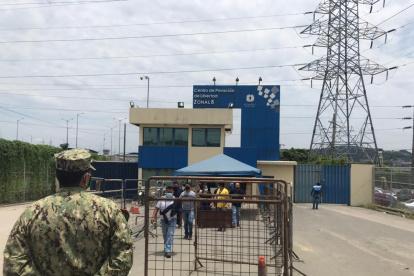 Según dos trabajadoras, de las primeras en salir, manifestaron a Expreso que el nuevo disturbio fue provocado por los prisioneros que sufren enfermedades catastróficas.