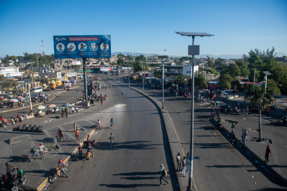 La Policía de Haití trata de controlar una fuga de presos.