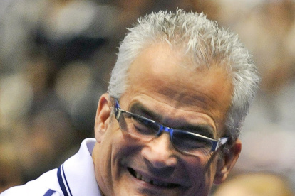 Fotografía de archivo del exentrenador estadounidense John Geddert en el Mundial de gimnasia artística el 13 de octubre de 2011 en Tokio (Japón).