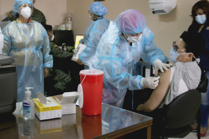 Acción. Abogados buscan conocer a quién se vacunó.