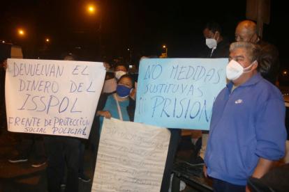 Protesta. El miércoles pensionistas hicieron un plantón en Flagrancia.