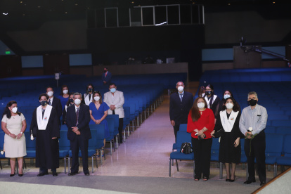 En un local con asientos para 2.000 personas, Copol recibió a sus bachilleres en grupo no mayor a 17 estudiantes.