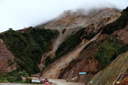 Fotografía del 18 de julio de 2019 del exterior montañoso de una mina en la provincia de Tundayme (Ecuador).