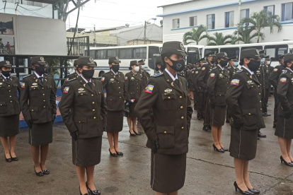 Personal. Los nuevos policías fueron recibidos por el comandante César Zapata, en el Cuartel Modelo.
