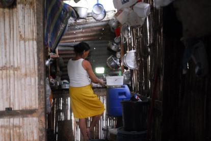 En las zonas rurales las mujeres que no cumplen las veces de jefe de hogar, también trabajan en labores de campo: siembras y cosechas de productos de consumo.