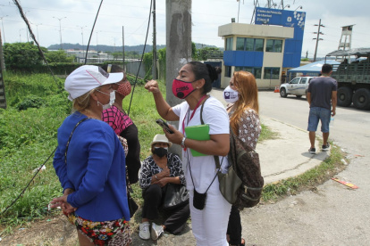 Información. Familiares de los presos solicitaban datos de su ubicación.