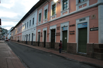 Las calles, cuando cae la tarde, se van quedando sin gente. Antes no ocurría esto.
