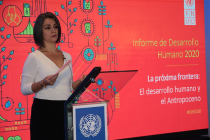 Mónica Andrade, responsable de Ambiente y Energía del PNUD en Ecuador, en la presentación de los resultados del Índice de Desarrollo Humano de 2020.
