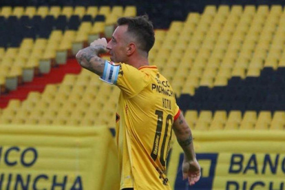 Damián Díaz, volante de Barcelona, abrió la ruta del triunfo frente a Olmedo en el Monumental.