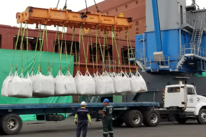Exportación ecuatoriana de concentrado de cobre en ‘big bags’ en los que se almacena el mineral.