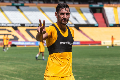 Bruno Piñatares, volante uruguayo del Barcelona, espera ser bicampeón con los toreros.