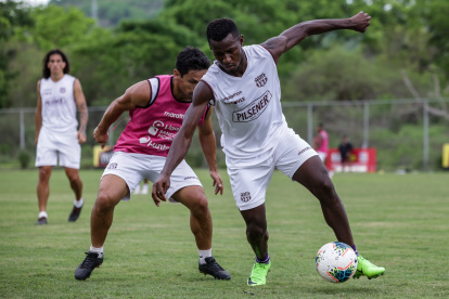 Leonel Quiñónez (d) ha cumplido un buen papel.