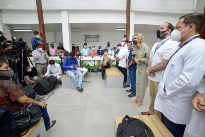 La alcaldesa Cynthia Viteri confirmó en el Hospital Bicentenario que comprarán las tres vacunas.