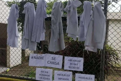 Con mandiles colgados se protesta en algunas zonas del país.