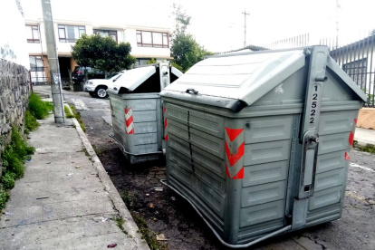 Los contenedores de basura son objeto de vandalismo en Quito.