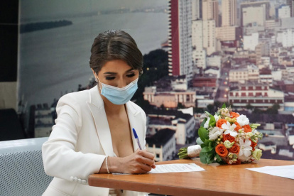 Durante el enlace civil.