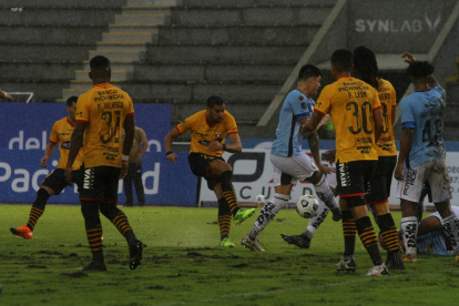 Barcelona va ganando el partido.