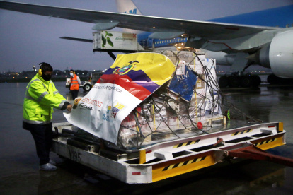 Así llegó el primer lote de vacunas en enero a Ecuador.