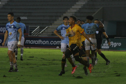 Byron Castillo está en su mejor momento deportivo, pero no tiene espacio en la selección. El presidente de Ecuafútbol dice que hay que “ser prudente” en este caso.