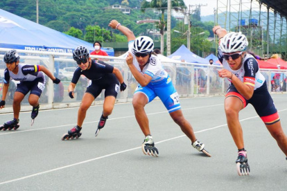 María Loreto (c) es de las patinadoras más destacadas de la actualidad.