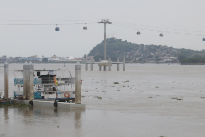 Las protecciones que tiene la Aerovía resiste un impacto de 1.000 toneladas. Pero hay que estar pendiente que una nave con un calado de más de 10 metros no se suelte, se puede enredar con los cables.