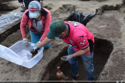 Piezas. En enero de este año descubrieron un anillo de metal, osamentas y piedras. 2