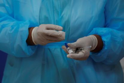 Farmacéuticas advierten de escasez de materias primas para vacunas anticovid.