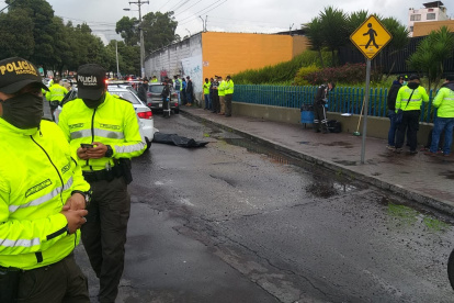 La víctima es un hombre de aproximadamente 35 años.