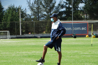 Winston Cifuentes dirigirá a Universidad Católica mientras Santiago Escobar permanezca en Medellín