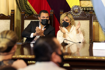 El acto de presentación se realizó junto a varias autoridades.