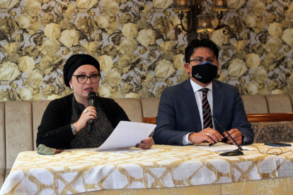 Revocatoria. Nicolás Salas junto a Ana Lucía Martínez, hija de Ximena Abarca.