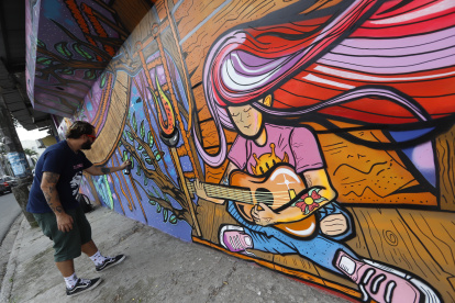 ENTREVISTA A IVAN CASANOVA, PINTOR DE MURALES, EN URDESA NORTE, 12 DE MARZO  DEL 2021 AMELIA ANDRADE
Guayaquil-Ecuador
Agencia (ag-expreso)