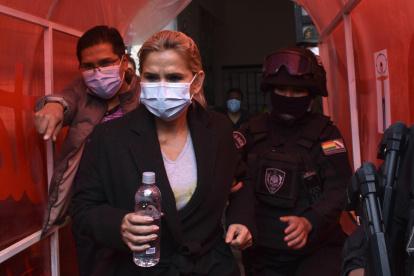 La ciudadanía se dividió en dos grupos, quienes apoyaban a la expresidenta y los que pedían su juicio.