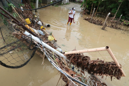 Las familias afectadas perdieron electrodomésticos y hasta útiles escolares.