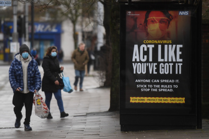 Cartel del gobierno británico sobre el coronavirus en Londres.