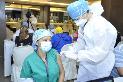 Lluvia de críticas por vacunación en el Club Rotario de Samborondón.