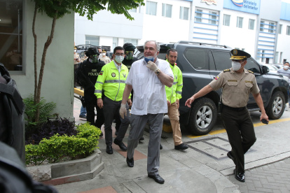 Abdalá Bucaram enfrenta tres procesos penales desde el 3 de junio de 2020, tras el allanamiento de su vivienda en casos de presunta corrupción.

3 JUNIO del 2020

GERARDO MENOSCAL

Agencia (ag-expreso)