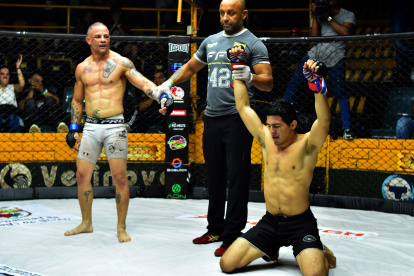 Defensor. El ecuatoriano Andrés Luna (d) es el actual campeón de peso mosca.