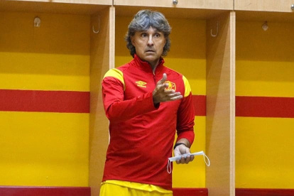 Héctor Bidoglio debutará mañana en el banquillo de Aucas.