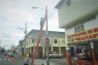 Hecho. En al menos diez cuadras las luminarias estaban en mal estado.