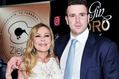 Tiempos felices. Ana Obregón junto a su hijo Álex.