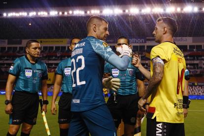 Adrián Gabbarini, meta de Liga, y Damián Díaz, volante de Barcelona, serían titulares en el estadio Rodrigo Paz.