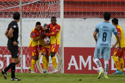 Francisco Fydriszewski, delantero de Aucas, celebra uno de sus dos tantos conseguidos ante los ciudadanos.