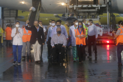 El presidente Lenín Moreno y el exministro Juan Carlos Zevallos recibieron el primer lote de vacunas de Pfizer que llegaron el 20 de enero a Ecuador.

Agencia (ag-extra)